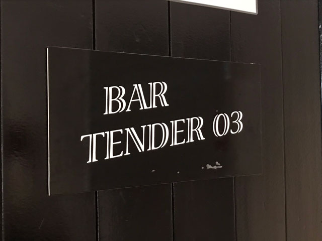 BAR TENDER 03